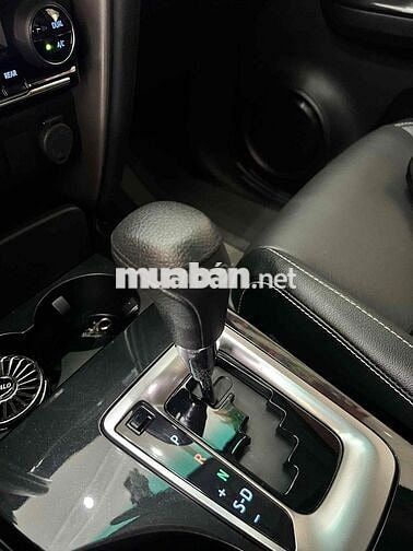 Toyota Fortuner 2.4G Số tự động 2024 Trắng