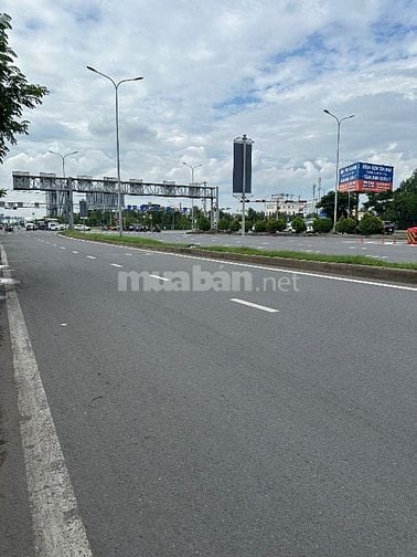Bán gấp nhà cấp bốn:16x9,mặt tiền Nguyễn Văn Linh,Tân Phú,Q7(củ)