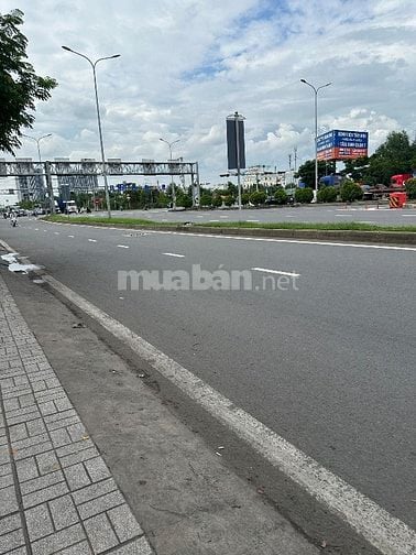 Bán gấp nhà cấp bốn:16x9,mặt tiền Nguyễn Văn Linh,Tân Phú,Q7(củ)