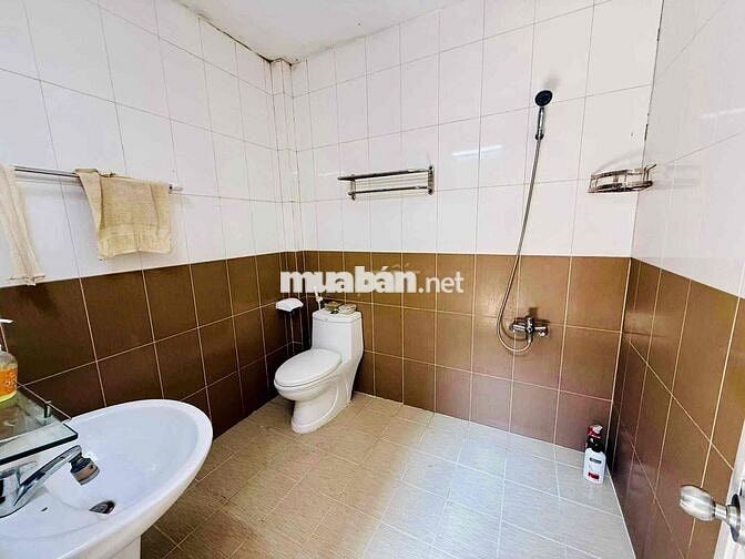 Cho Thuê Nhà DT 6x20 1Trệt 2Lầu  4Pn 3Wc Hẻm Xe Tải Vườn Lài Q12