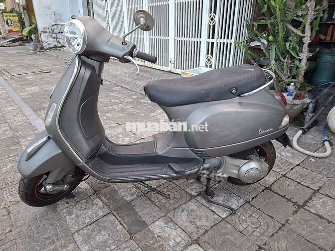 Piaggio Vespa Tự động màu Xám