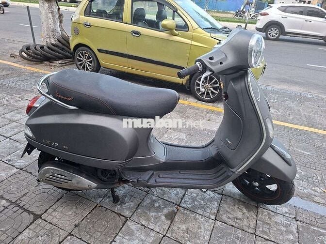 Piaggio Vespa Tự động màu Xám