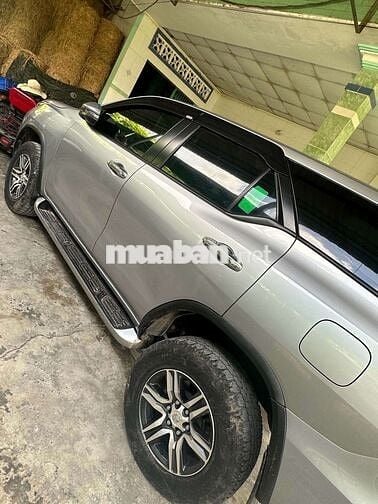 Toyota Fortuner 2022 Diesel Bạc 6500km