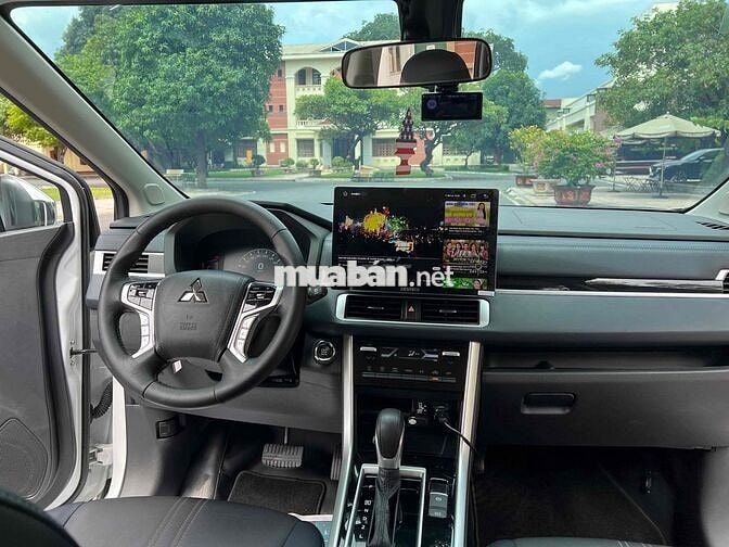 Mitsubishi Xpander Cross 2024 Trắng 7 chỗ