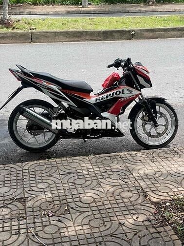 Honda Sonic 2020 đỏ đen đang dán keo repsol