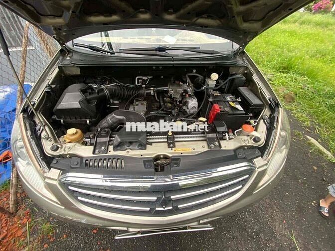 Mitsubishi Zinger 8 chỗ số sàn Vàng cát