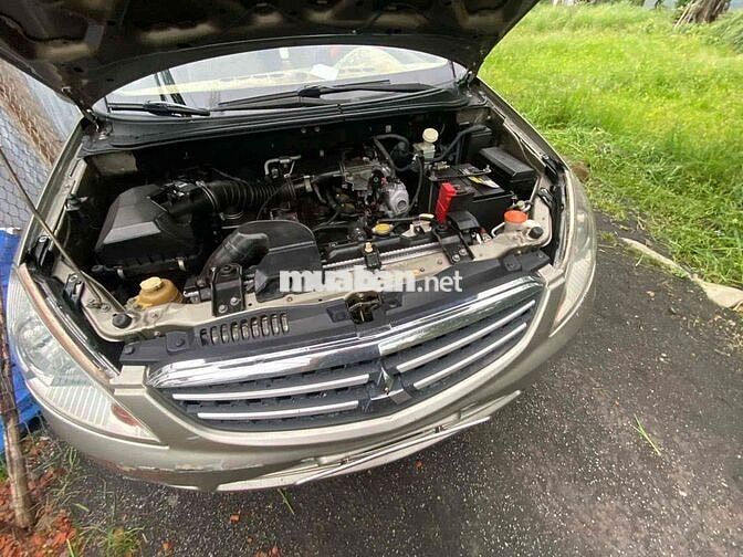 Mitsubishi Zinger 8 chỗ số sàn Vàng cát
