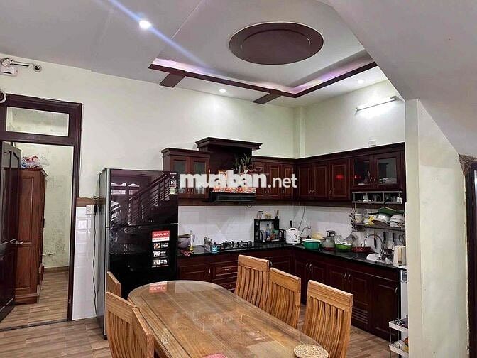 Nhà 3 tầng kiên cố. Dtxd 249 m2. đường Bầu Năng 7.