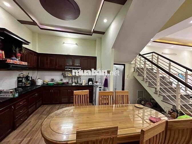 Nhà 3 tầng kiên cố. Dtxd 249 m2. đường Bầu Năng 7.