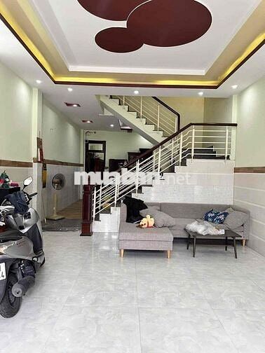 Nhà 3 tầng kiên cố. Dtxd 249 m2. đường Bầu Năng 7.