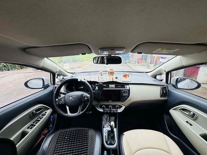 Kia Rio Trắng 5 chỗ