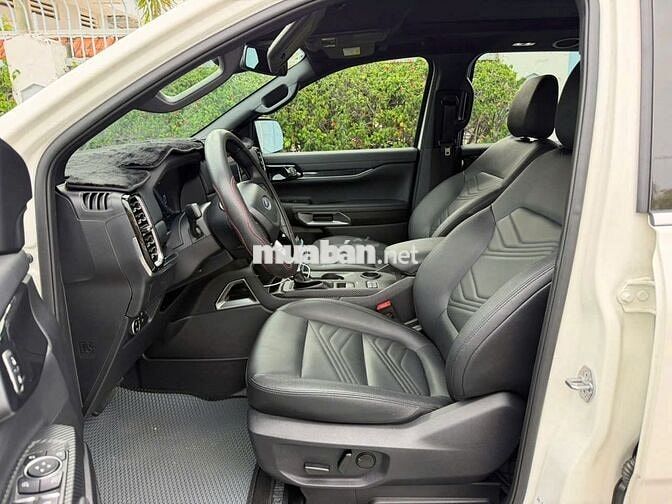 Ford Everest Titanium 2025 Trắng 14.000 KM