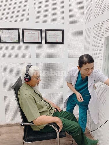 máy trợ thính món quà ý nghĩa dành tặng bác thương binh