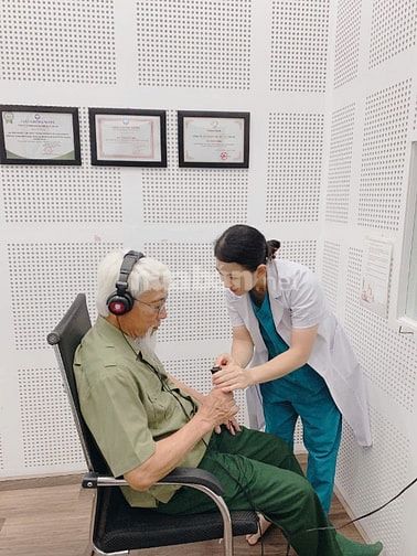 máy trợ thính món quà ý nghĩa dành tặng bác thương binh