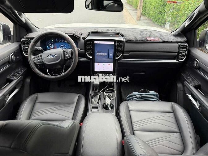Ford Everest Titanium 2025 Trắng 14.000 KM