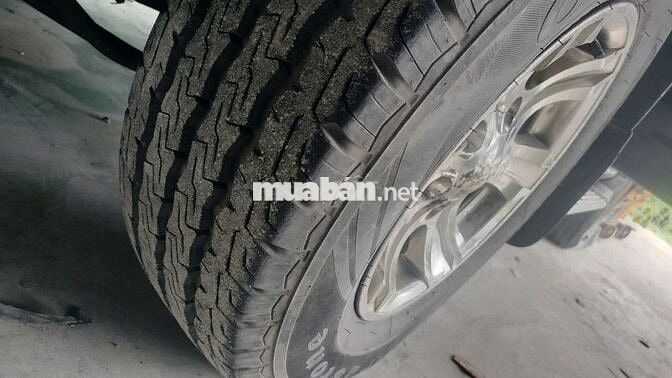 Isuzu Hi-Lander máy dầu 7 chỗ