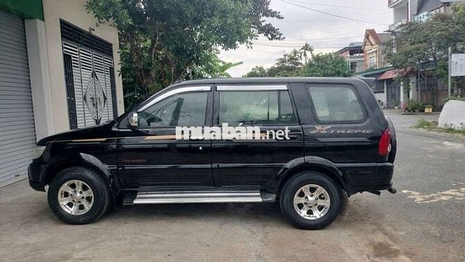 Isuzu Hi-Lander máy dầu 7 chỗ