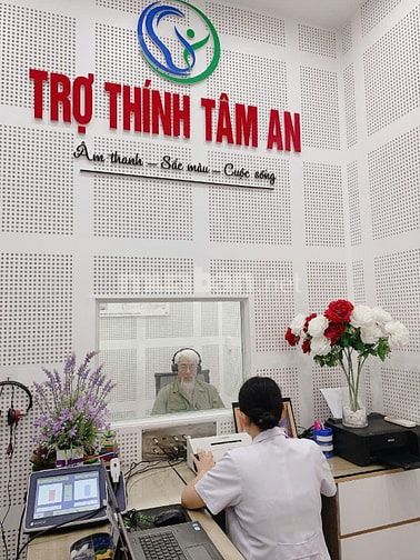 máy trợ thính món quà ý nghĩa dành tặng bác thương binh