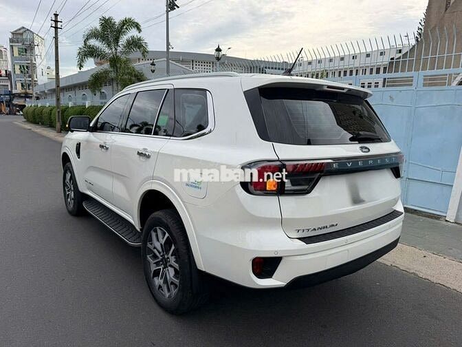 Ford Everest Titanium 2025 Trắng 14.000 KM