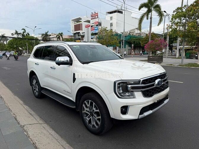 Ford Everest Titanium 2025 Trắng 14.000 KM