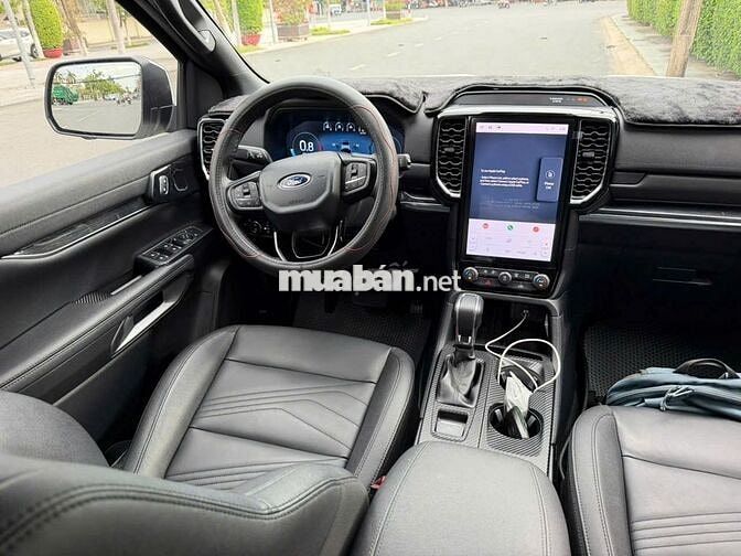 Ford Everest Titanium 2025 Trắng 14.000 KM