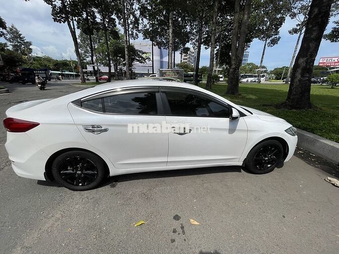 Hyundai Elantra 1.6 AT 2016 Trắng Tự động