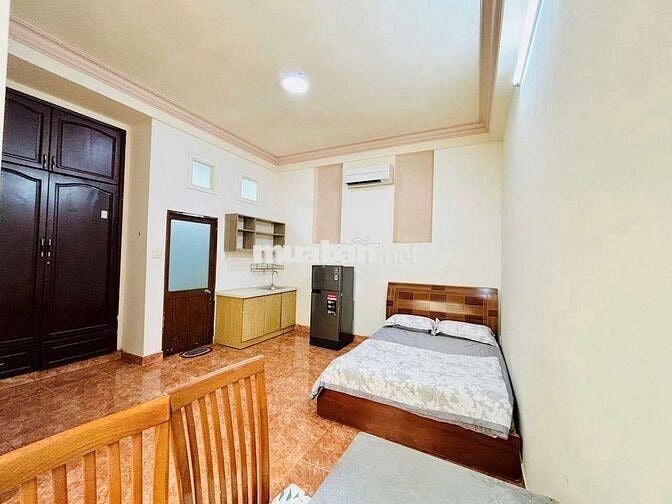 Phòng trọ rộng rãi full nội thất ngay sát khu sân bay, hẻm xe hơi