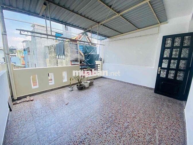 Nhà  nguyên căn 2/ CMT8 cần cho thuê
