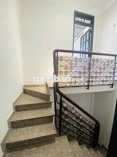 Nhà  nguyên căn 2/ CMT8 cần cho thuê