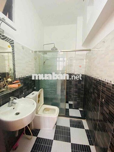 Nhà  nguyên căn 2/ CMT8 cần cho thuê