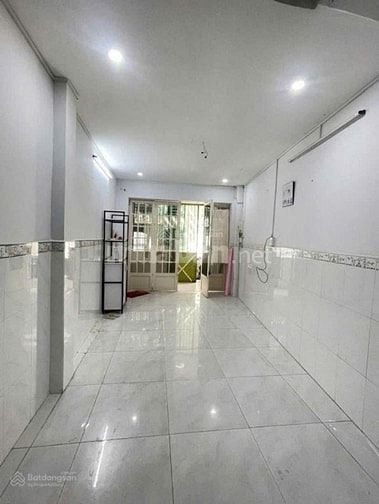 Bán gấp nhà 2MT hẻm trước sau Ngô Gia Tự, Phường 9, Quận 10.
