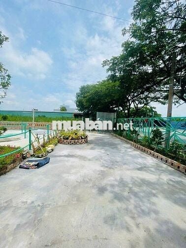 mặt tiền nguyễn bình lê văn lương