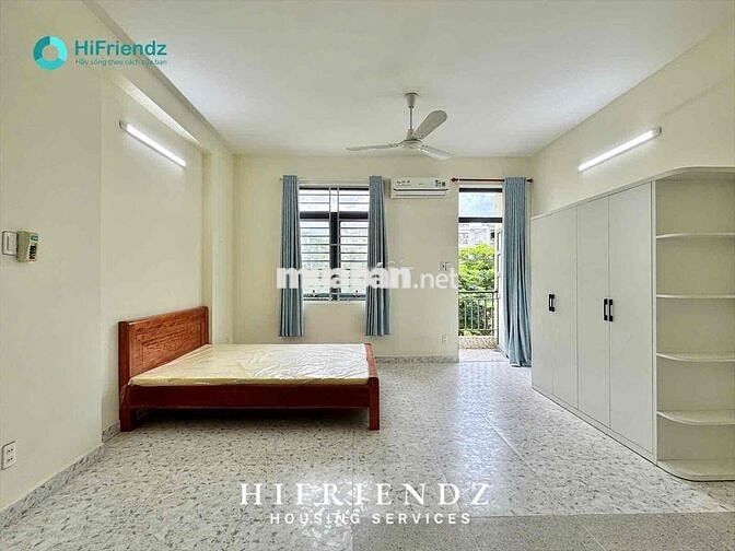 STUDIO / CỬA SỔ + BAN CÔNG / GẦN TRƯỜNG ĐẠI HỌC / FULL NỘI THẤT