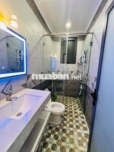 Cần chuyển nhượng lại một căn biệt thự mới full nội thất