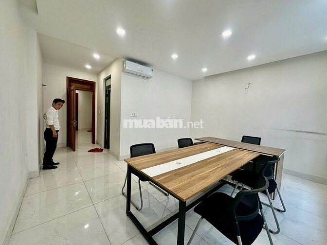 Cho thuê văn phòng Full nội thất, giá 6tr/tháng - Vạn Phúc City