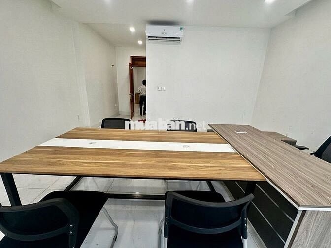 Cho thuê văn phòng Full nội thất, giá 6tr/tháng - Vạn Phúc City