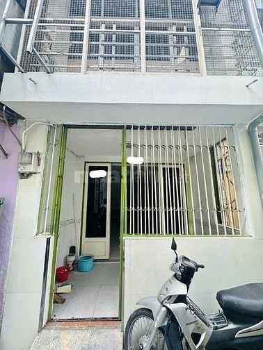 Bán gấp nhà 2MT hẻm trước sau Ngô Gia Tự, Phường 9, Quận 10.