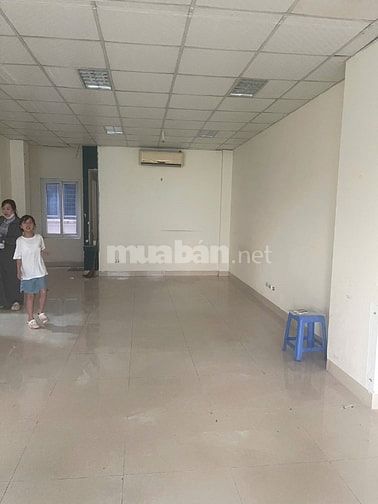 Cho thuê tầng 2,3,4 nhà phố Trung Kính đôi, làm văn phòng