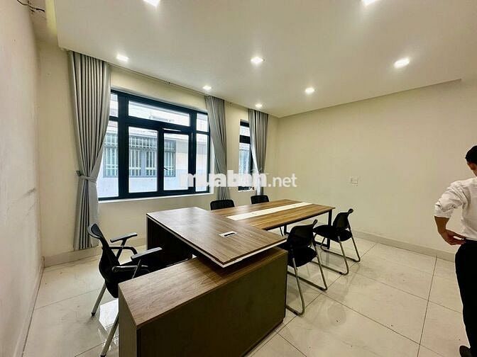 Cho thuê văn phòng Full nội thất, giá 6tr/tháng - Vạn Phúc City