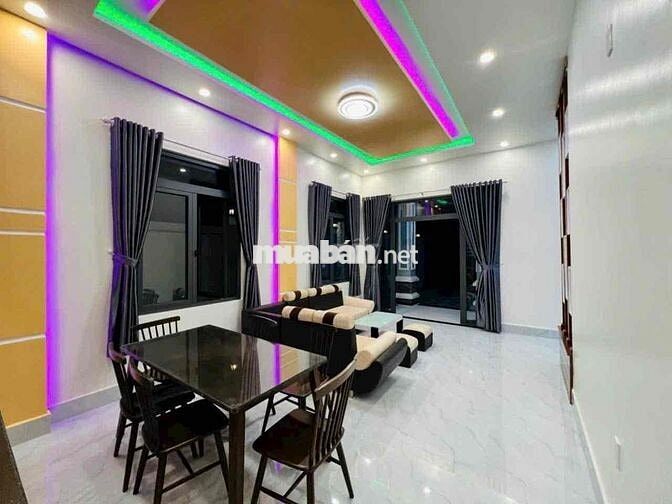 Cần chuyển nhượng lại một căn biệt thự mới full nội thất