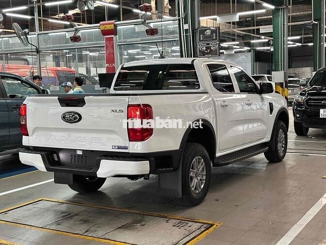 Ford Ranger XLS 6AT Trắng