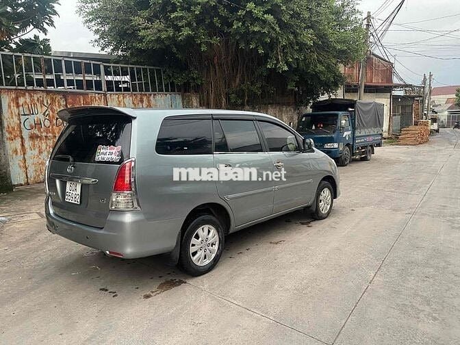 Toyota Innova GSR 2011 Bạc