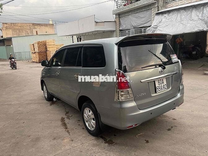 Toyota Innova GSR 2011 Bạc