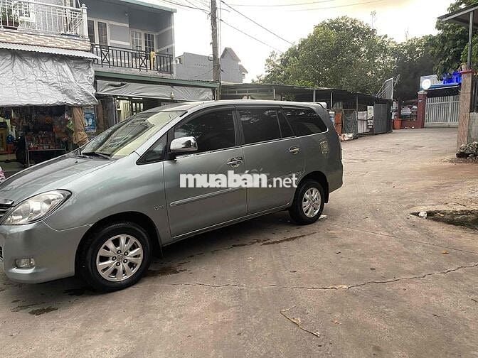 Toyota Innova GSR 2011 Bạc