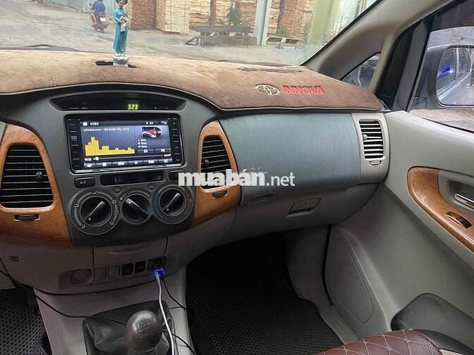 Toyota Innova GSR 2011 Bạc