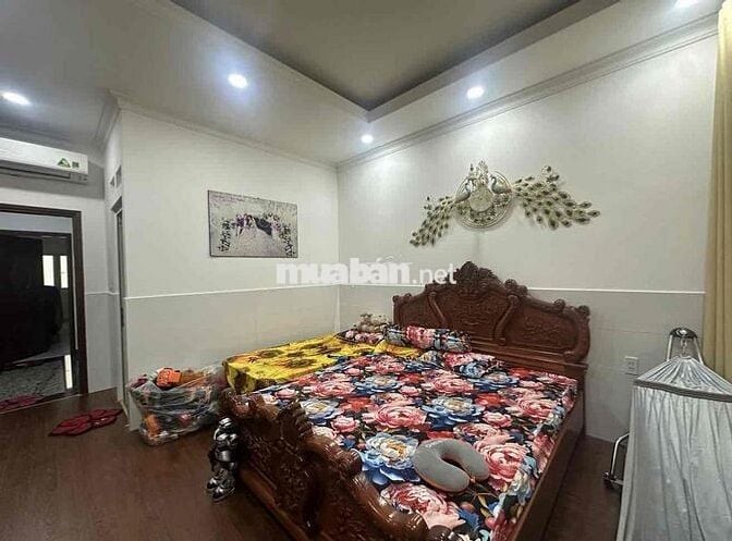 cần bán nhà mặt tiền đường số 8 , full nội thất cao cấp