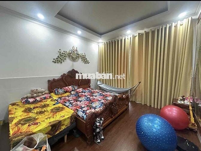 cần bán nhà mặt tiền đường số 8 , full nội thất cao cấp