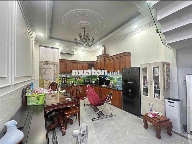 cần bán nhà mặt tiền đường số 8 , full nội thất cao cấp