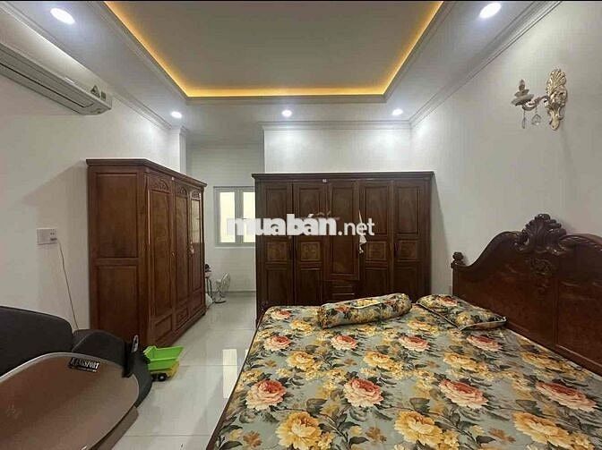 cần bán nhà mặt tiền đường số 8 , full nội thất cao cấp