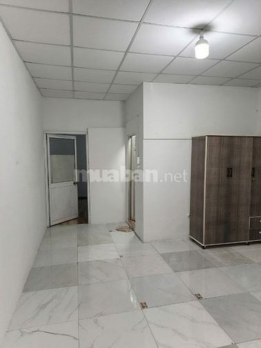 cho thuê nhà mặt tiền, đường xe 16 chỗ vào được.